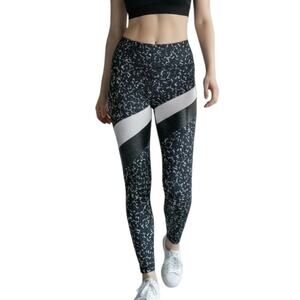 Under Armour Women's Mirror Marble Stripe Leggings M Black & White Perforated